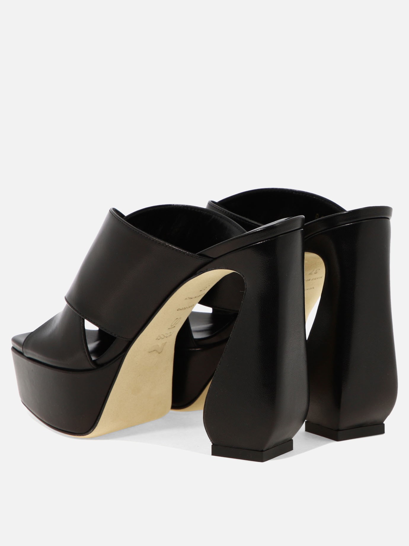 Sandals with shaped heel by Si Rossi