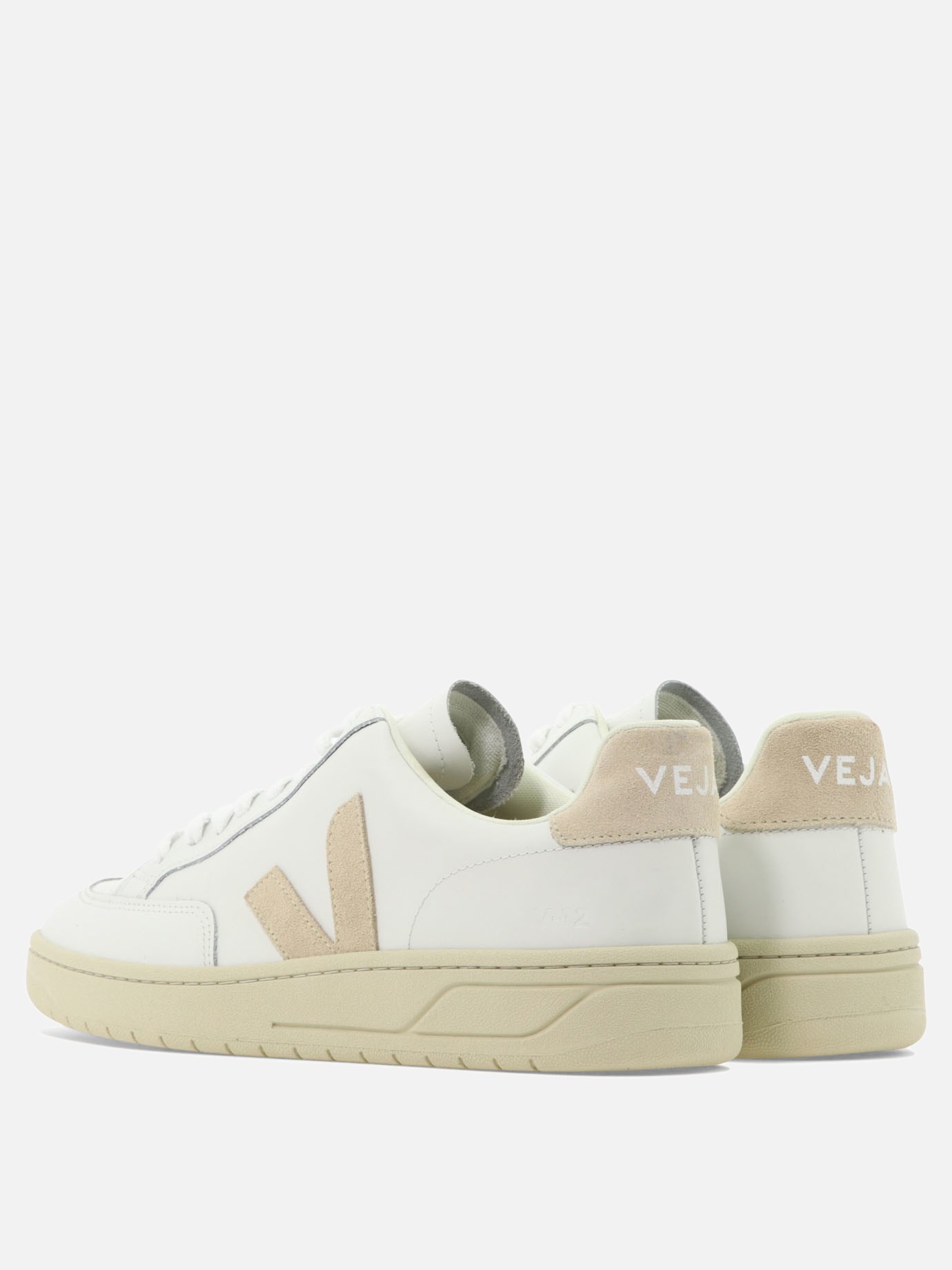 Sneaker  V-12  by Veja