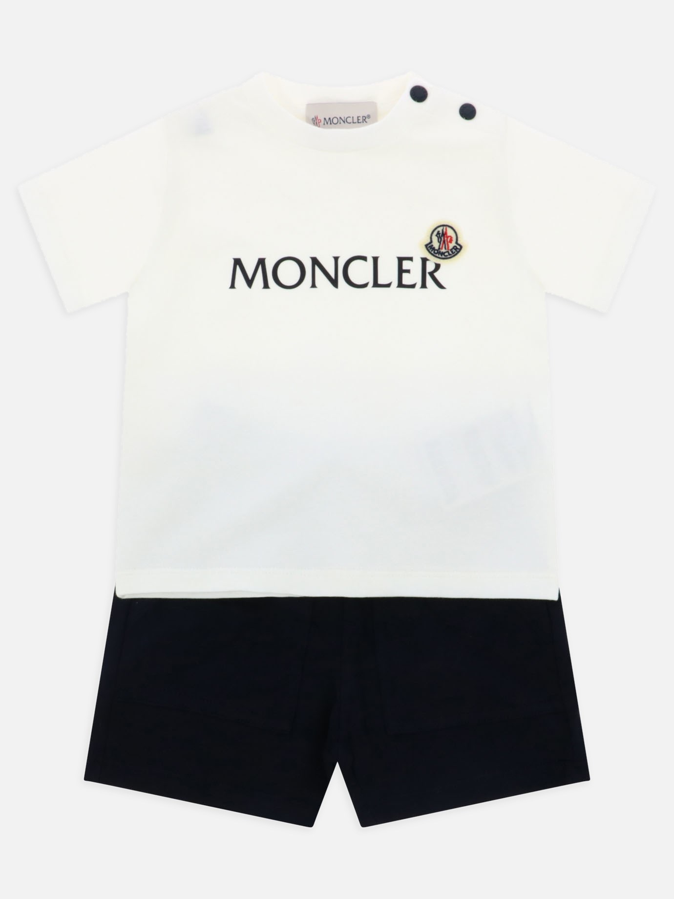 T-shirt and shorts setby Moncler Enfant - 3