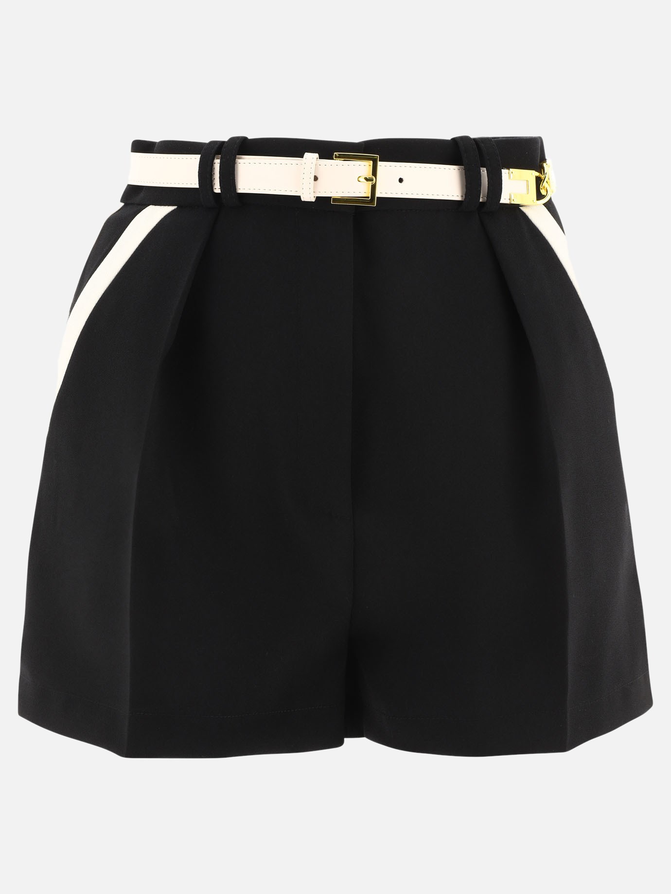 Pleated shorts with belt